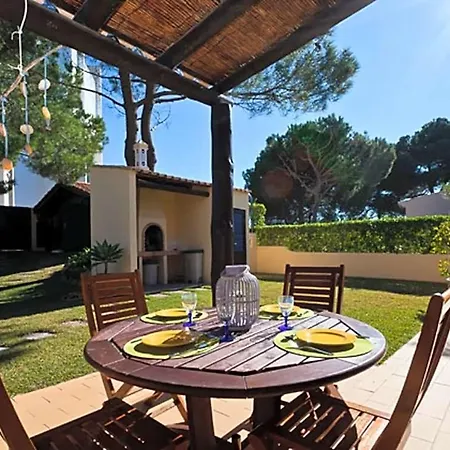 Villa Sleeps 8 With Pool And Air Con