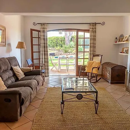 Sleeps 8 With Pool And Air Con Villa