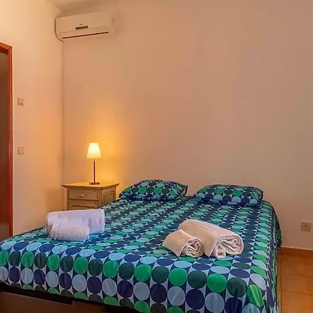 Villa Sleeps 8 With Pool And Air Con *