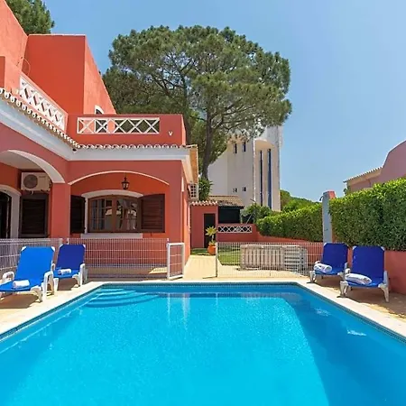 Villa Sleeps 8 With Pool And Air Con